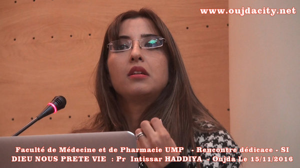 Pr Intissar HADDIYA en train de lire quelques paragraphes du roman : SI DIEU NOUS PRÊTE VIE – VIDEO